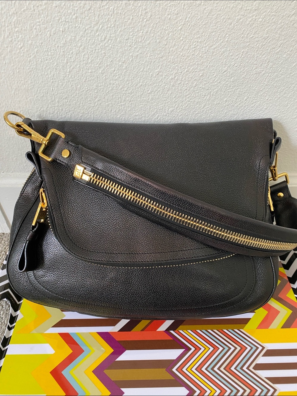 Tom Ford Large Jennifer Black Leather Shoulder Bag with Gold Hardware - Picture 3 of 12